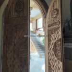 Pintu Masjid Nabawi yang Memukau dengan Kayu Jati Tua Jepara