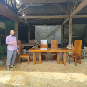 IMG 20230228 101616 300x300 - Meja makan trembesi blok Utuh ALami minimalis terbesar di Jepara