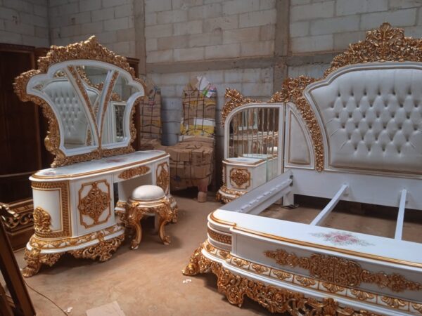 9ca8368c 5f83 4899 9f49 5ae07e74228c - Tempat Tidur Ukuran Mewah Minimalis Royal Luxury Kayu Jati