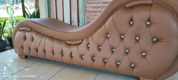 7fbdc178 b30e 477f b8be bda4b6537a82 - Kursi Sofa Tantra Kamasutra Jok Warna Custom Rangka Full Kayu Jati Terlaris