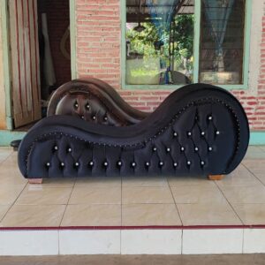 0074b3e9 0333 4523 922e 0f8cdbbc6bc7 300x300 - Kursi Sofa Tantra Kamasutra Sofa Harmonis Pasutri Warna Hitam Bludru Rangka Full Kayu Jati