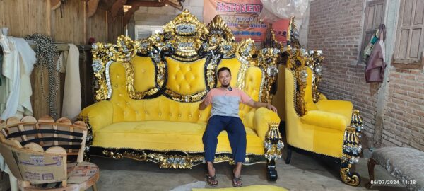 38927ffd 401f 49a5 b7db be660b298b99 scaled - Sofa Tamu Mewah Elegant Ukiran Terbaru Custom Order Full Kayu Jati