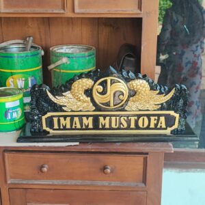 afba3443 d3e5 45f4 9ed5 0797e7d5f083 300x300 - Papan Nama Meja Ukiran Logo Custom Finishing Warna Hitam Kayu Jati