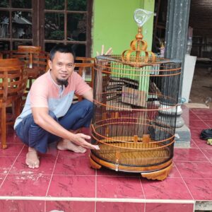 eb689e20 56ce 46b1 9372 29a073eb19d7 300x300 - Sangkar Ayam Bekisar dari Kayu Jati Ukiran buatan Asli Jepara