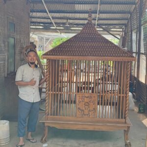 5d4b7efe 5df3 414c bc09 fb0761fe3171 300x300 - Sangkar Ayam Bekisar dari Kayu Jati Ukiran buatan Asli Jepara