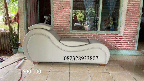 042aa5f5 0d50 40bf aad7 42ef179cb461 - Kursi Sofa Tantra Kamasutra Polos Warna Custom Kayu Jati
