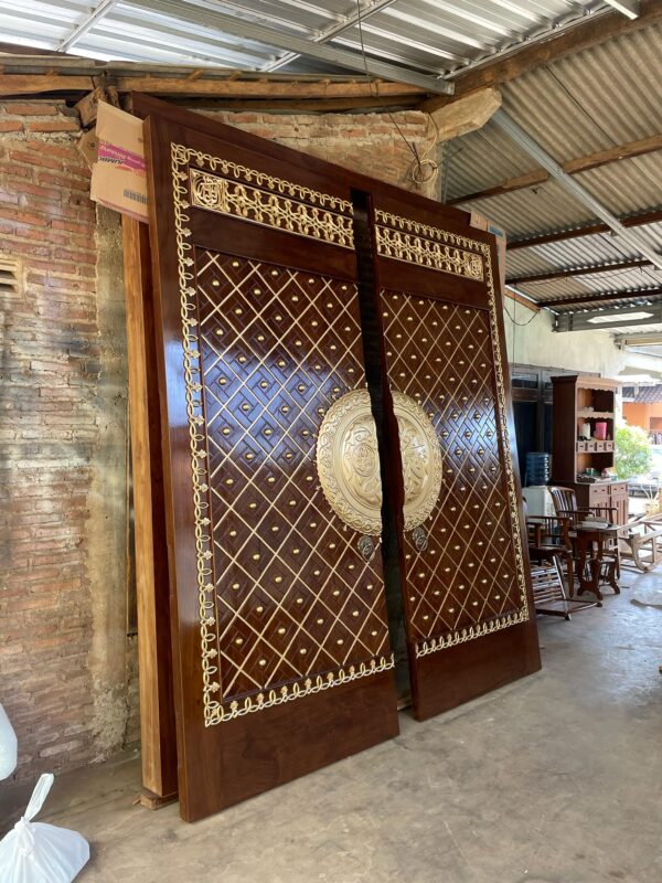 0c29bc3c e15d 4a04 8d2f bd76231e9651 scaled - Pintu Replika Masjid Nabawi Ukiran Mewah Terlaris Minimalis Full Kayu Jati