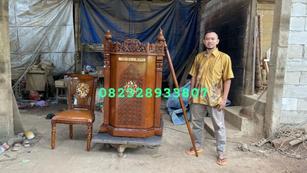 102fbec7 b5bd 46e8 9142 ad289068a6d5 - Mimbar Podium Kursi Minimalis Plus Tongkat Ukiran Mewah Full Kayu Jati