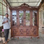 Lemari Hias Kaca Ukiran Full Kayu Jati