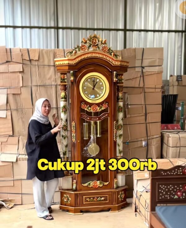1be5d1f7 8b60 44bf bcbc d0ce9c6f25f8 - Lemari Jam Hias Rahwana Ukiran Full Kayu Jati