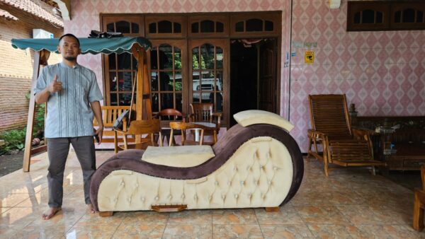 30ce5fe5 68b9 467d b013 047f81645731 - Sofa Tantra Kamasutra Custom Warna Cream Kombinasi Coklat Model Terbaru Full Kayu Jati