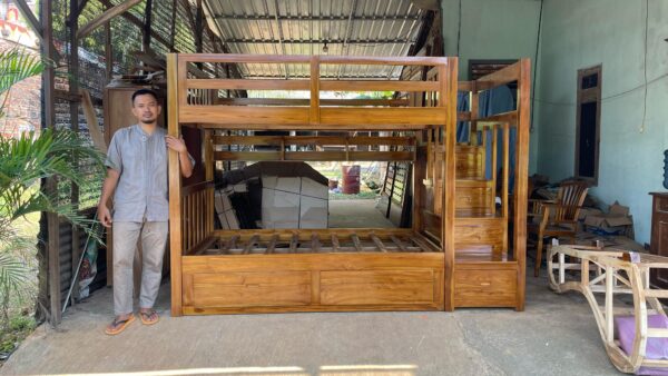63c3cbba 5919 43cf 8222 d021a12c2e36 scaled - Tempat Tidur Tingkat Dipan Anak Tangga Laci Minimalis Custom Full Kayu Jati