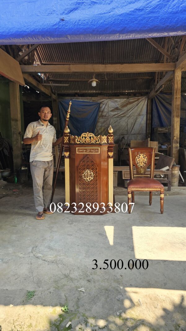 6786cbb7 2f7e 4fe0 ad76 c357f9368f6b scaled - Mimbar Podium Masjid Ukiran Komplit Plus Kursi Dan Tongkat Full Kayu Jati