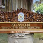 Papan Nama Meja Custom Ukiran Universitas Minimalis Full Kayu Jati