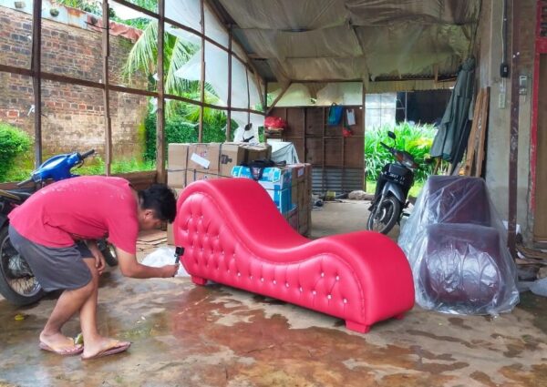 a44e2316 c211 4ce1 ae54 00c83f06966a - Kursi Tantra Chair kursi sofa Kamasutra Kursi Cinta Kayu Jati