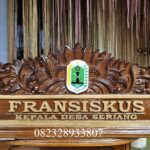 Papan Nama Meja Custom Ukiran Universitas Minimalis Full Kayu Jati