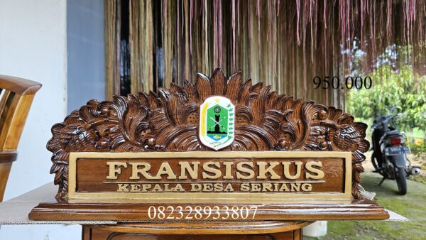 c03d26a5 5b58 407a bf94 ef2d786bf651 scaled - Papan Nama Meja Minimalis Papan Nama Kepala Desa Full Kayu Jati