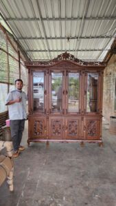Lemari Hias Kaca Ukiran Full Kayu Jati