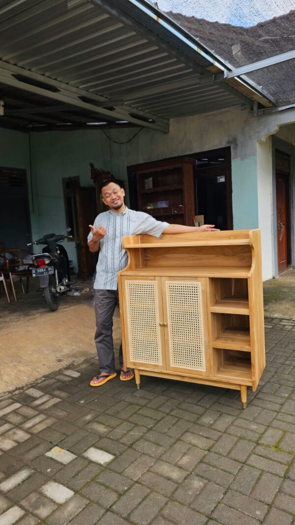 a60caffe b4da 4af8 be94 8cf2e48008c1 - Bufet Jati Rotan Retro Alami Minimalis