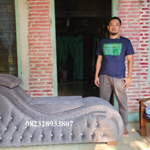 98508dcf 3f35 448a bcec 52f7686bf991 300x300 - Kursi Sofa Tantra Kamasutra Warna Abu abu Jok Bludru Rangka Full Kayu Jati