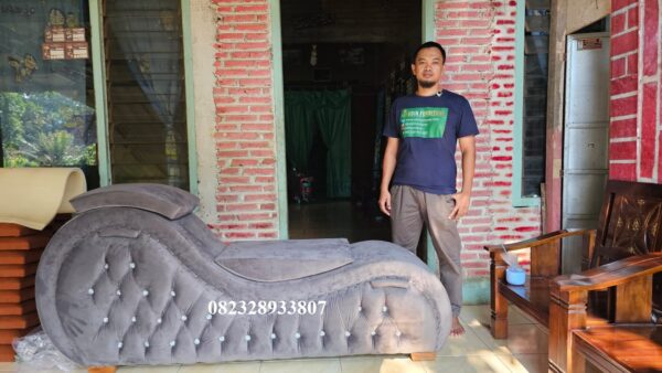 98508dcf 3f35 448a bcec 52f7686bf991 - Kursi Sofa Tantra Kamasutra Warna Abu abu Jok Bludru Rangka Full Kayu Jati