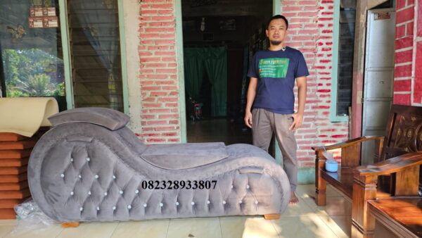 a25419f4 ac9b 4837 923b d95490125650 - Kursi Sofa Tantra Kamasutra Warna Abu abu Jok Bludru Rangka Full Kayu Jati