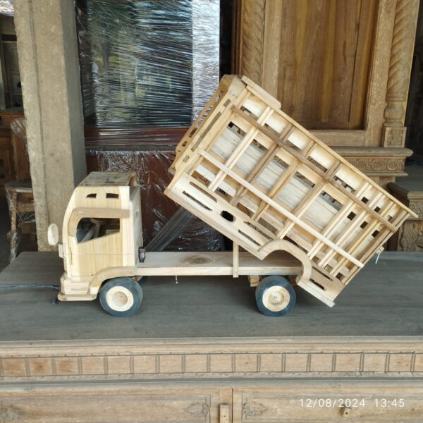 d83a0915 ca84 4d78 ad9e 2d150a7d7edf - Mainan Mobil Truk Anak Minimalis Kayu Jati