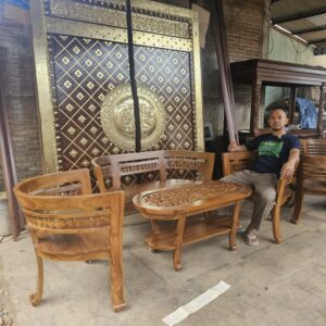 13539b61 d4cc 4fae af78 2cbbdf357446 300x300 - Kursi Tamu Ukiran Cantik Minimalis Modern Custom Full Kayu Jati