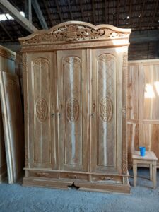 Lemari Pakaian Ukiran Antik Klasik Elegan Full Kayu Jati Jepara