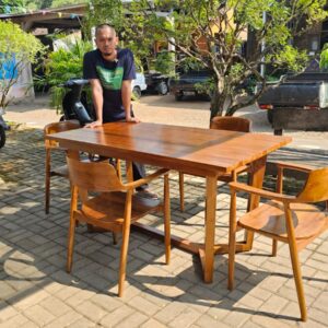 9b818d71 a110 4135 b625 785e6e206821 300x300 - Set Kursi Makan Hiroshima Minimalis Full Kayu Jati