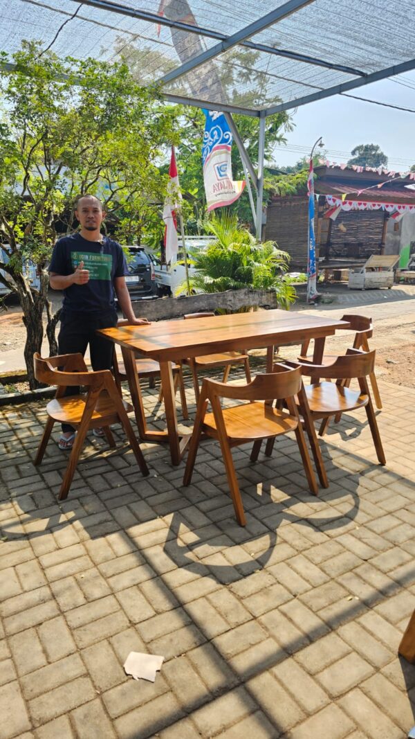 d4b55d90 88de 42af 9329 9cbcbcf8d879 - Kursi Cafe A Minimalis Kursi 6 Plus Meja Full Kayu Jati