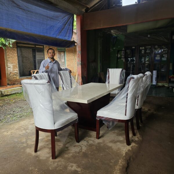 828f2bfe ac2f 4cfb b3aa de1ee5a54415 - Meja makan marmer stella asli