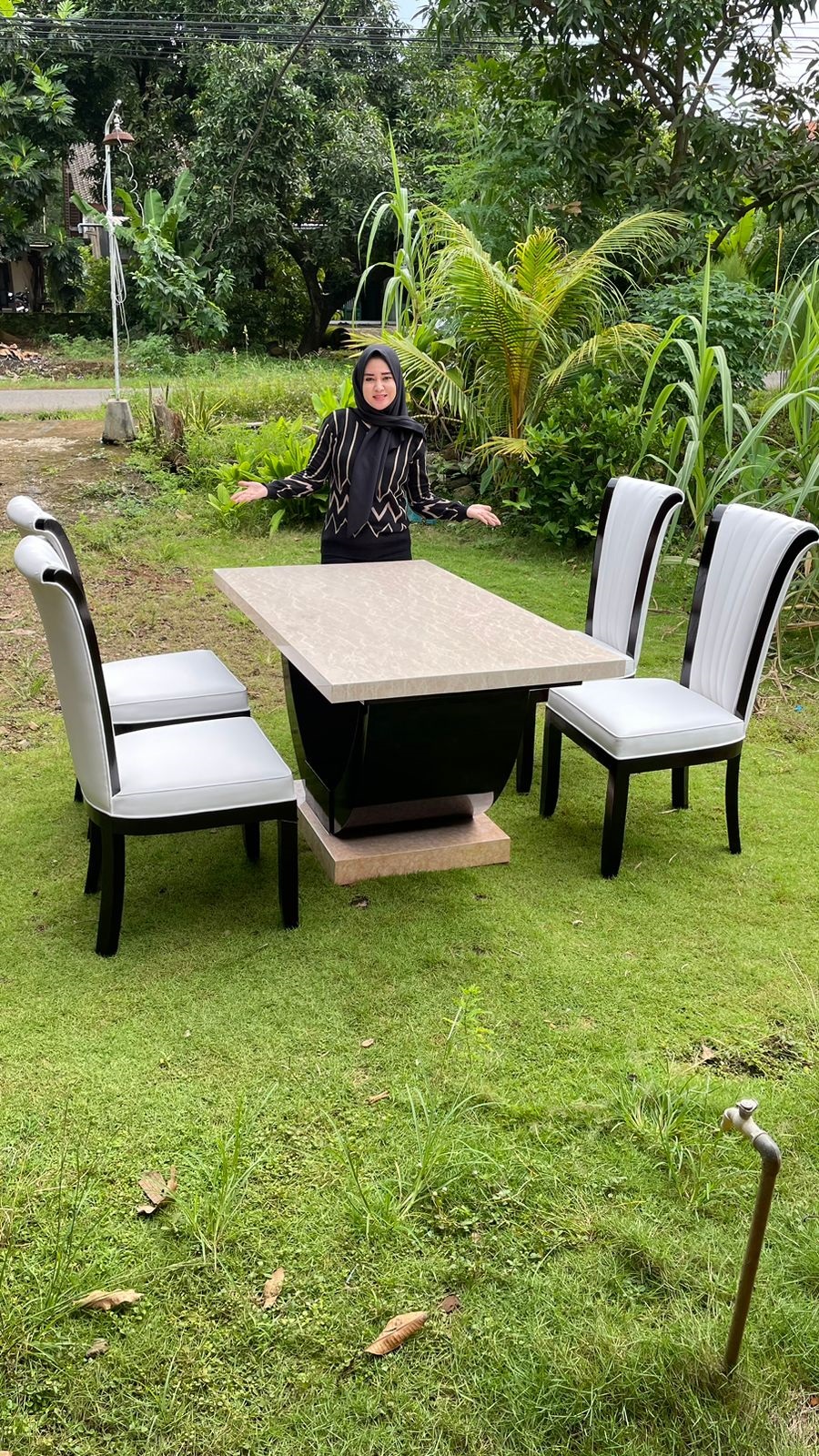 Set Kursi Meja Makan Marmer Stella Minimalis Modern Mewah Full Kayu Jati f1edb598 fad2 417a 99fc bde4c2caf405 - Set Kursi Meja Makan Marmer Stella Minimalis Modern Mewah Full Kayu Jati