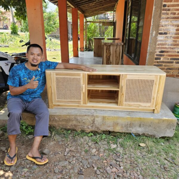 47155f47 2fd2 4ce3 97f5 a466cbb2b850 - Bufet TV Minimalis Jati Rotan Terlaris