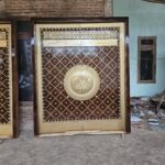 Pintu Masjid Nabawi Ukuran 200 x 220 cm Kayu Jati Tua