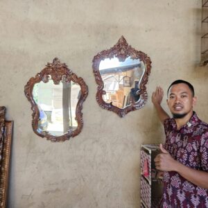 775a2309 3006 4562 8f1d 3e57cf78fba4 300x300 - Cermin Hias Rias Dinding Ukiran Minimalis Custom Full Kayu Jati