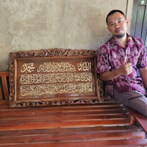 a0de01e8 98cb 4cd3 b2f8 61adfef1cb92 300x300 - Kaligrafi Ukiran Al Fatihah Custom Minimalis Modern Full Kayu Jati