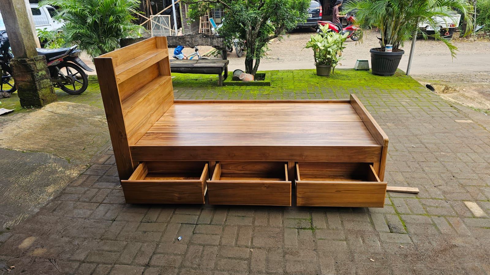 Dipan Minimalis Blok Laci Full Kayu Jati Terbaru 1f076c5f 9736 4c48 bc46 f9e42e4ec30b - Dipan Minimalis Blok Laci Full Kayu Jati Terbaru